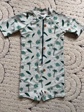 Kids Short Sleeve One Piece Rash Guard Swimsuit - Green Leaf Print